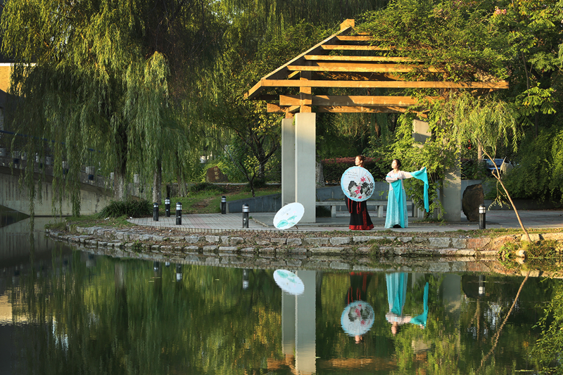 草莓视频
 孙贝贝、倪书阳、葛益军；张培风